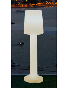 Candeeiro de pé exterior... 2