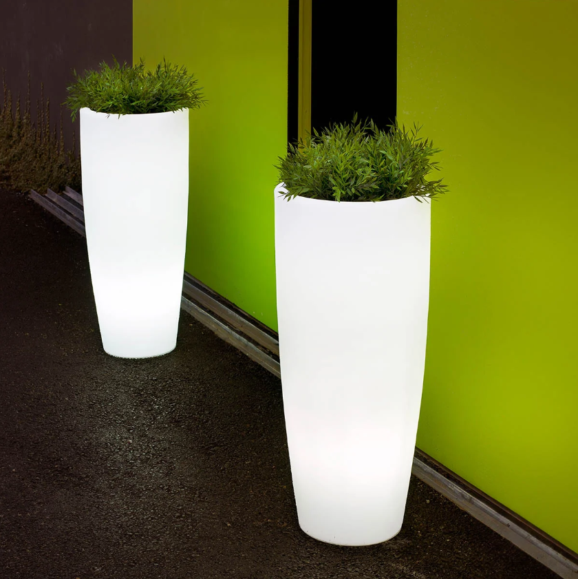 Vaso/ floreira com luz BAMBU da NewGarden, carregamento com cabo ou solar.